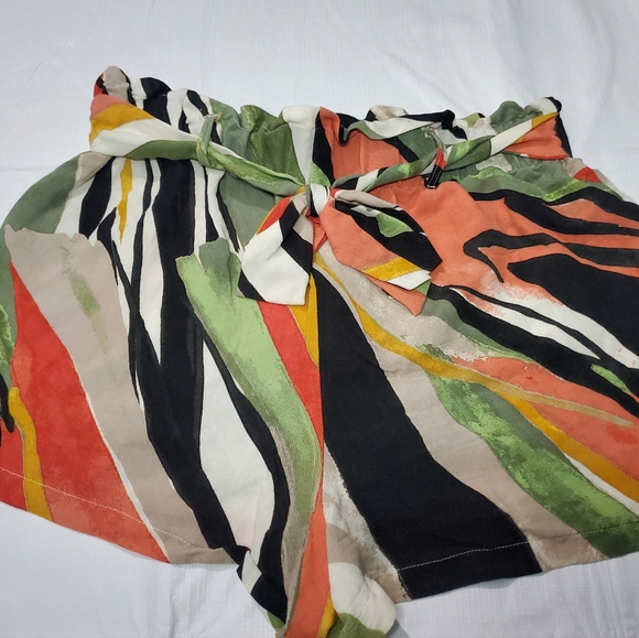 Large - Picture 8 of 8